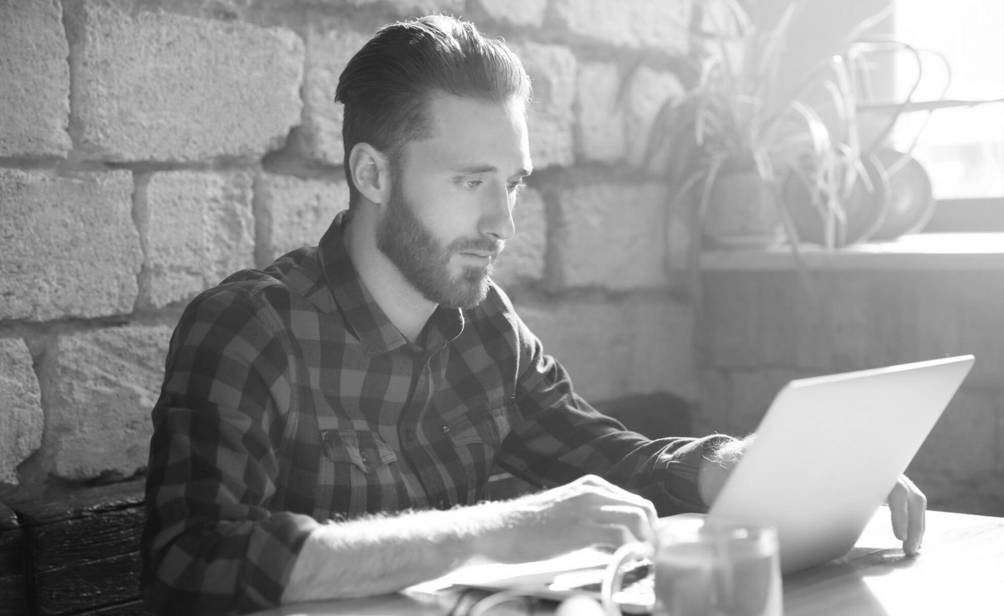 Herramientas digitales interactivas para educación financiera práctica