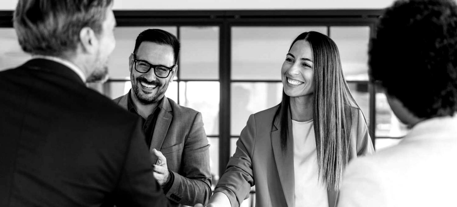 Espacio de trabajo profesional mostrando herramientas para planificación financiera